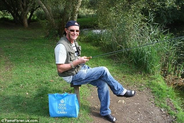 Gascoigne azért normálisan is szokott horgászni (Fotó: Daily Mail)