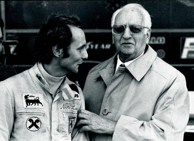 … és Enzo Ferrarival (jobbra) (Fotó: Imago)