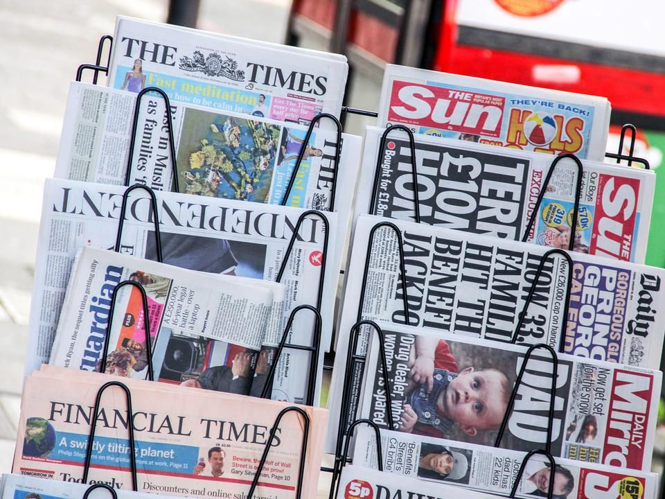 A  tradicionális brit újságok erős sportrovatai a digitális térben is jól  megéltek. De mit tudnak kezdeni az új riválissal? (Fotó: AFP)