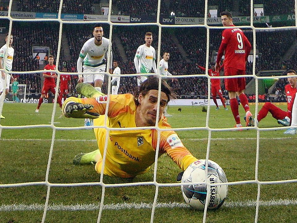 Van, aki ekkor már gólt ünnepelt – Sommer másképp gondolta (Fotó: AFP)