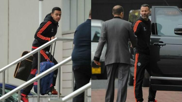 Memphis Depay és Ryan Giggs lekéste a Manchester United buszát (Fotó: Manchester Evening News)