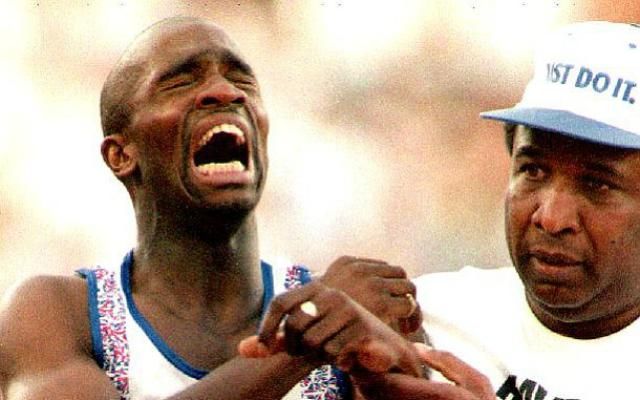 Az 1992-es olimpián Derek Redmond, a britek futója egy sérülés miatt idő előtt fejezte be a versenyt (Fotó: dailymail.co.uk)