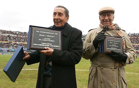 Alcides Giggia (balra) és Matias Gonzalez, az 1950-es aranyérmes csapat két tagja (Fotó: Action Images)