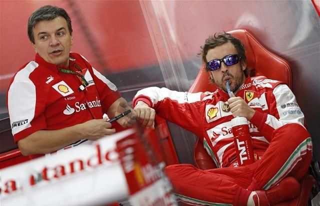 Fernando Alonso kiakadt a Pirelli szuperlágy gumijai miatt, amelyeket nem tud kezelni a Ferrarija