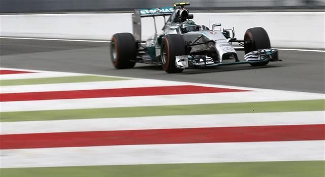 Rosberg péntek délután gyorsabb volt Hamiltonnál, de szombaton csak három kört tett meg