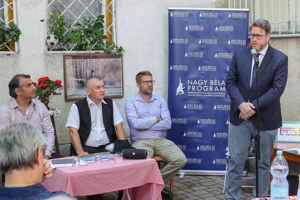 Szöllősi György, a Nemzeti Sport főszerkesztője mondott ismertetőt a könyvről  (Fotó: Szabó Miklós)