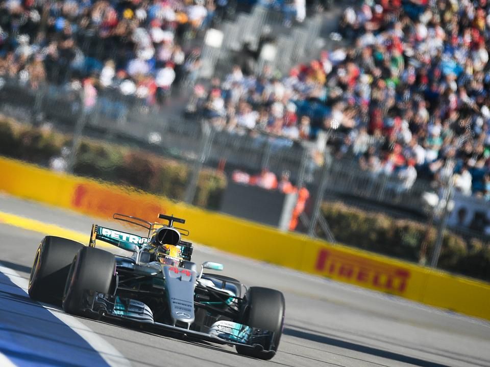 Lewis Hamilton eddig nyolcszor indult a pole-ból 2017-ben, Sebastian Vettel csak kétszer – döntő lehet a brit fölénye? (Fotó: AFP)