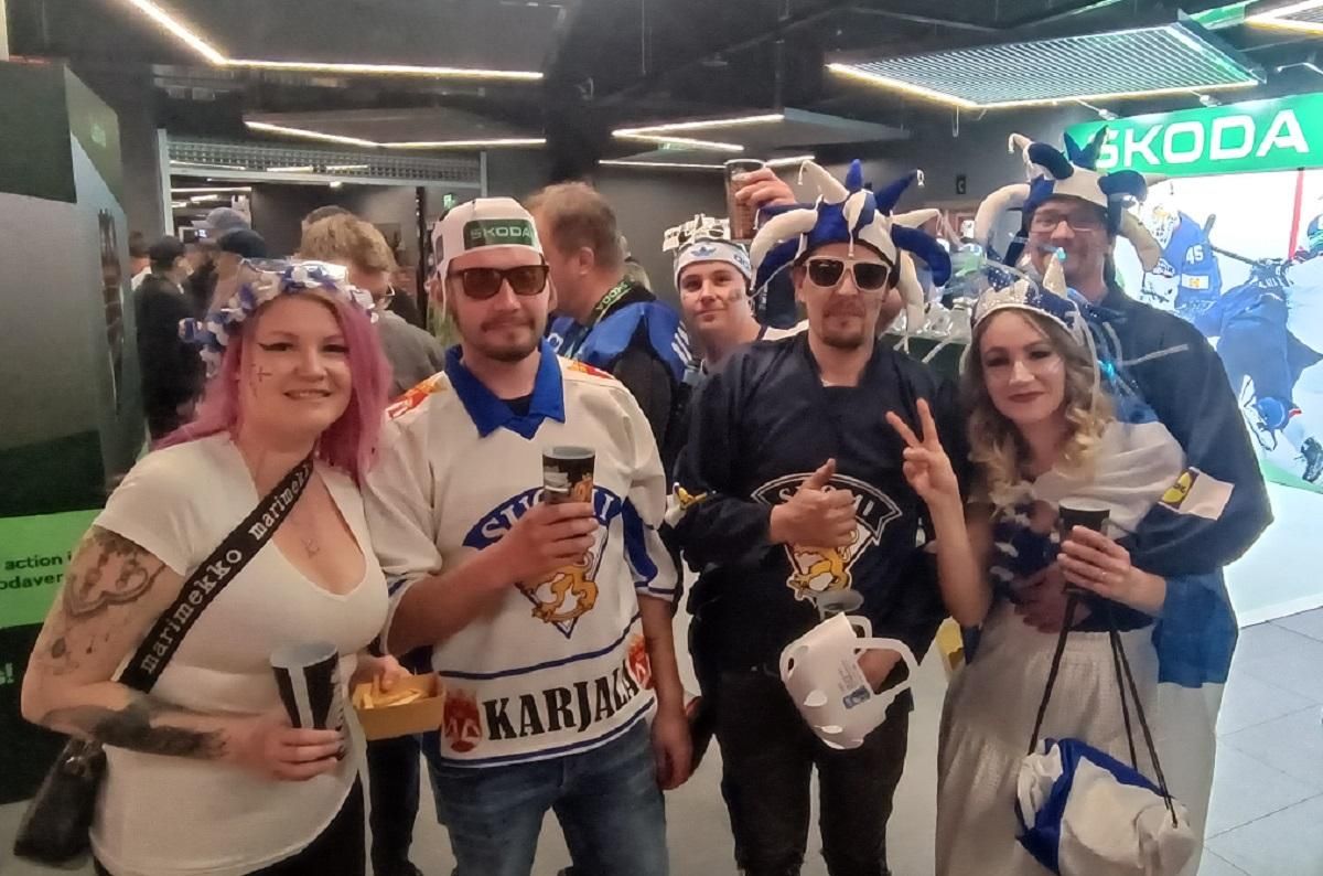 A finn szurkolók igazán „kiöltöztek” a nyitó meccsre