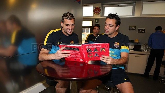 Pinto és Xavi (Forrás: fcbarcelona.es)