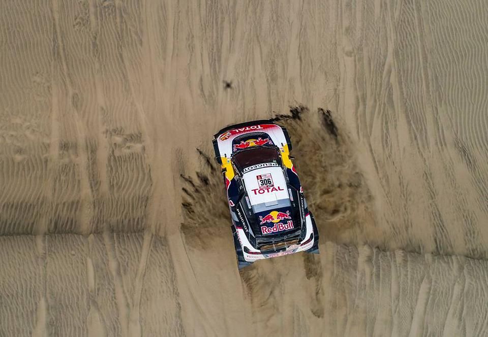 Sébastien Loeb komplikáltaknak találja a dűnéket (Fotó: dakar.com)