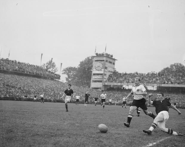 1954: a vb-döntő 85. percében az angol William Ling les címén nem adta meg Puskás Ferenc gólját