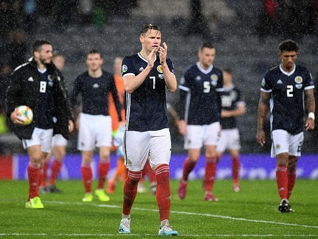 Scott McTominay és a skótok már biztosan próbálkozhatnak a vigaszágon (Fotó: AFP)