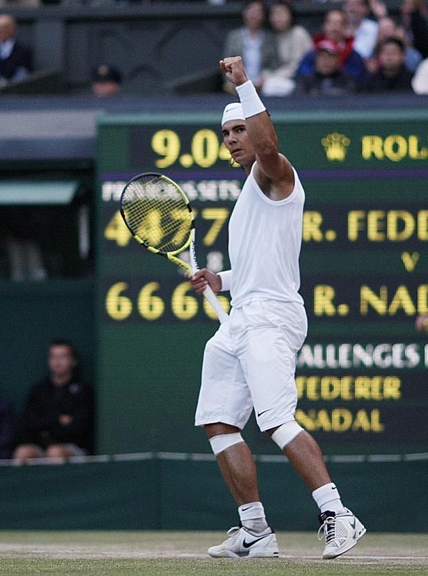 Miután Nadal 2006-ban és 2007-ben elveszítette a wimbledoni döntőt Roger Federer ellen, 2008-ban óriási meccsen legyőzte (Fotó: AFP)