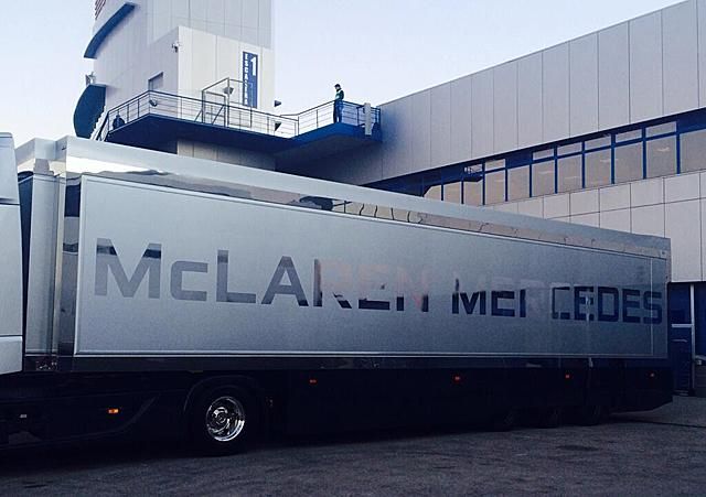 Bár erre még nem sok jel utalt, a McLaren is ott van Jerezben