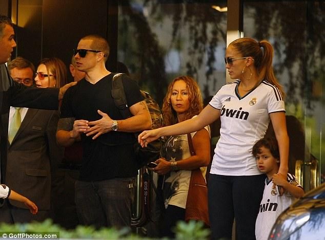 Jennifer Lopez, Emme, Max és az énekesnő barátja, Casper Smart Madridban (Fotók: GoffPhotos.com)