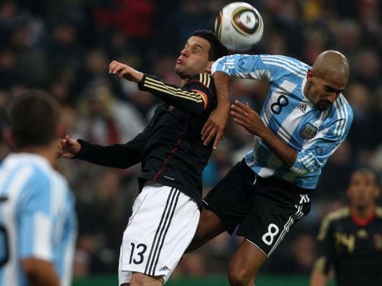 2010. március 3.: az utolsó meccs válogatott mezben. Nem sok öröm volt benne, miután 1–0-ra kikaptak Argentínától (Forrás: kicker.de)