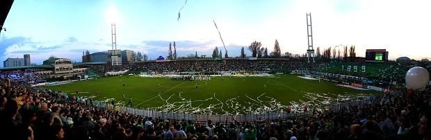 Az ősi rivális lilák ellen mindig varázslatos hangulat volt a stadionban (Fotó: Nemzeti Sport)