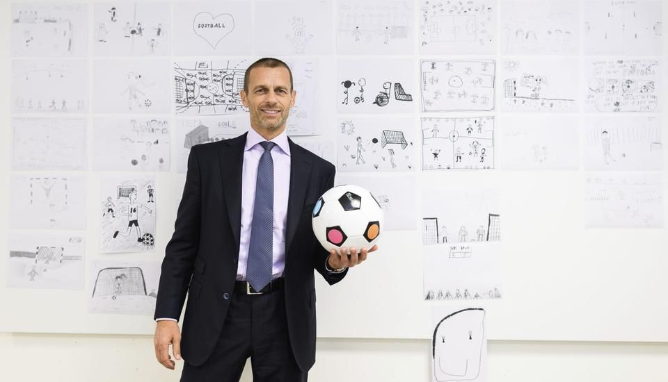 Aleksander Ceferin, az UEFA elnöke választotta ki a labdára kerülő rajzokat (Fotó: mlsz.hu)