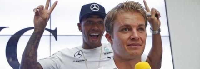 Rosberg éppen a német RTL-nek nyilatkozott, amikor megérkezett Hamilton (Fotó: Reuters)