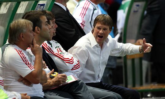 Erwin Koeman (jobbra) szerint még sokat kell fejlődnie a válogatottnak, ha a mostanihoz hasonló meccseket sikerrel akarja venni (Fotó: Török Attila)