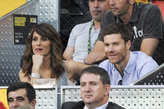 Xabi Alonso feleségével, Nagore Aramburuval figyelte a meccseket (forrás: lavozlibre.com)