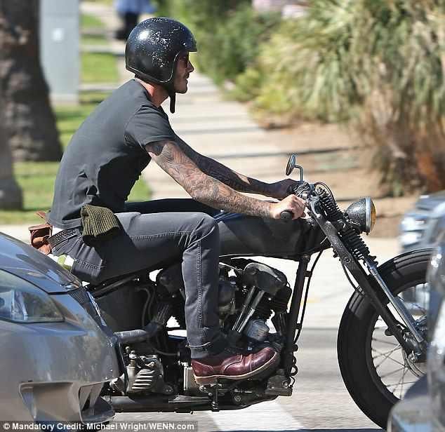 Beckham, Harley, mobil (forrás: dailymail.co.uk)