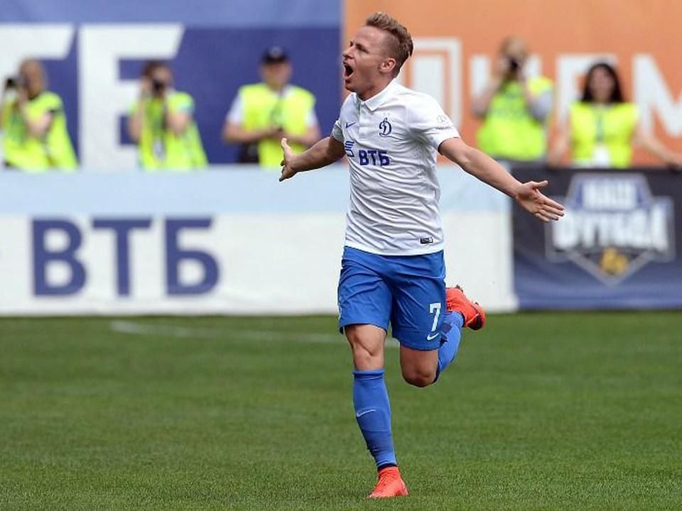 A Dinamo Moszkva 2012 januárjában, téli átigazolási rekordot jelentő 19 millió euróért szerződtette az Anzsitól. Három és fél évet töltött a fővárosiaknál, de trófeát nem nyert a klubbal. 2012 májusában Orosz Kupa-döntőt játszottak, de 1–0-ra elveszítették a Rubin Kazany elleni finálét. A Dinamóban 112 tétmeccsen csak 13 gólt szerzett, viszont 30 gólpasszt adott
