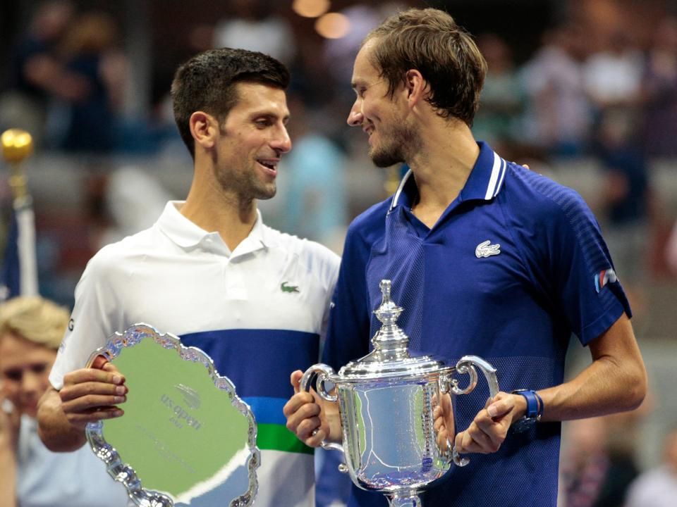 Danyiil Medvegyev (jobbra) élete első GS-torna-győzelmét aratta, Novak Djokovicsnak (balra) így nem jött össze a naptári Grand Slam (Fotó: AFP)