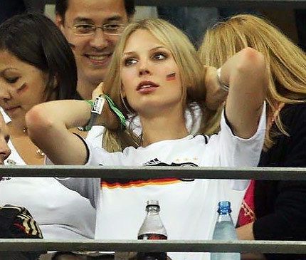 5. Sarah Brandner – Bastian Schweinsteiger (Fotó: caughtoffside.com)