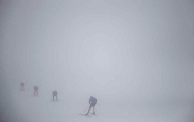 A sífutók a ködben is edzenek – csak el ne tévedjenek! (Fotó: MTI)