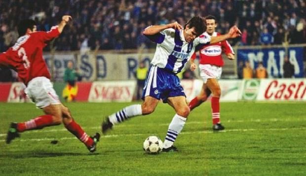 1995: a characteristic start from Péter Lipcsei – in a Porto jersey