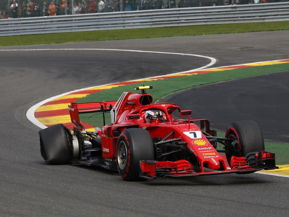 Räikkönen nem csak defektet kapott az első körben, Ferrarija súlyosabban sérült