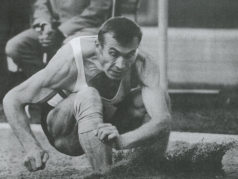 …és az Eb-ezüst­érmes hármasugró, Cziffra Zoltán a Magyarország–NSZK atlétikai viadalon 1969-ben