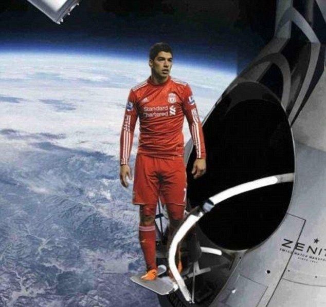 Persze, hogy a műesésekben (diving) kiemelkedő Suárez is ugrik az űrből (skydiver)