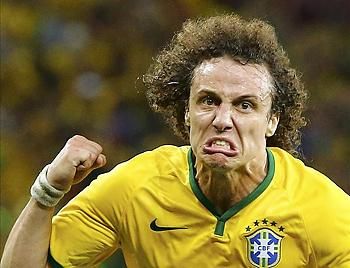 David Luiz pedig így örült a sajátjának (Fotó: Reuters)