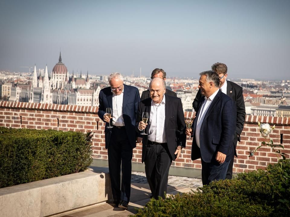 Orbán Viktornál járt Sepp Blatter (Fotók: Miniszterelnöki sajtóiroda/Fischer Zoltán, NSO)
A GALÉRIA MEGTEKINTÉSÉHEZ KATTINTSON A KÉPRE!