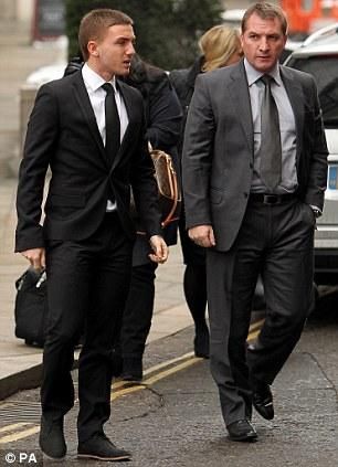 Anton és Brendan Rodgers megérkezik a tárgyalásra 
(Forrás: dailymail.co.uk)