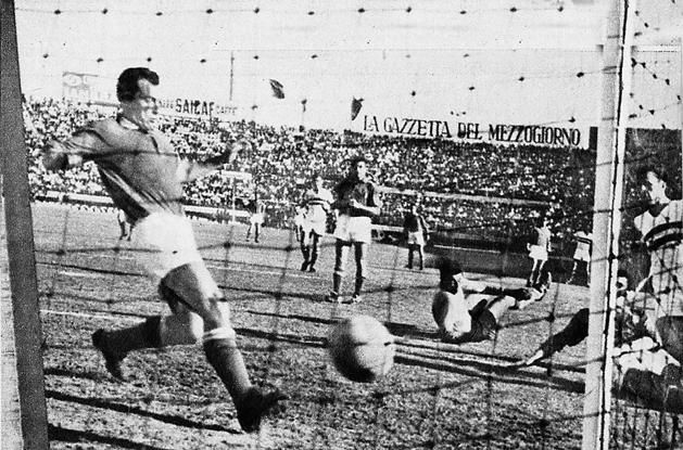 Albert Flórián (a kapufa mögött) gólja Bariban csak kozmetikázta az eredményt