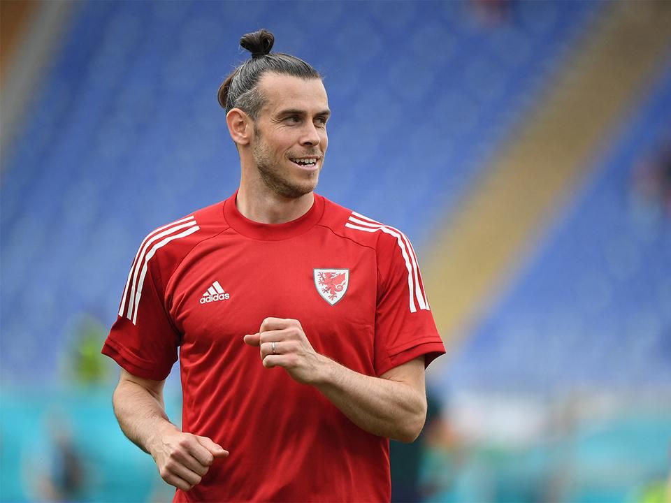 Bale vicces kedvében volt, válaszolt arra, amit mindenki kérdezett tőle (Fotó: AFP)