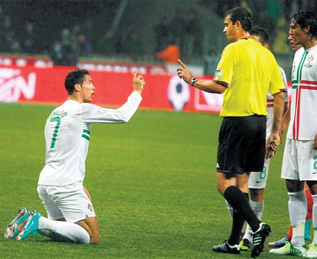 Cristiano Ronaldóval szemben is kellőképpen szigorú volt (Fotó: Getty Images)