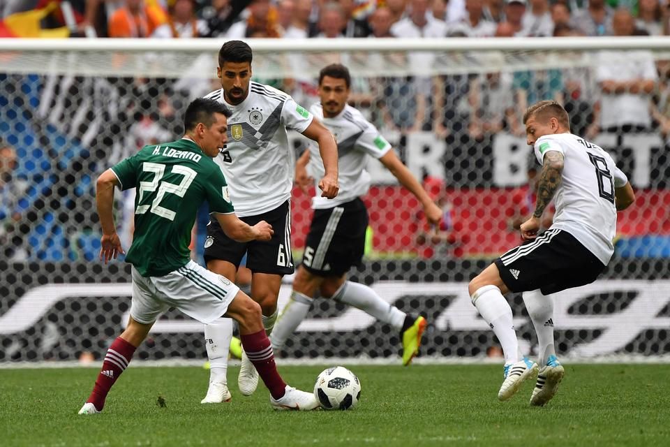 Khedira és Kroos nem tudott akadályt képezni a mexikói lendület ellen (Fotó: AFP)