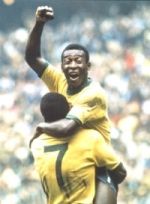 Pelé gólját és harmadik vb-aranyát ünnepli.