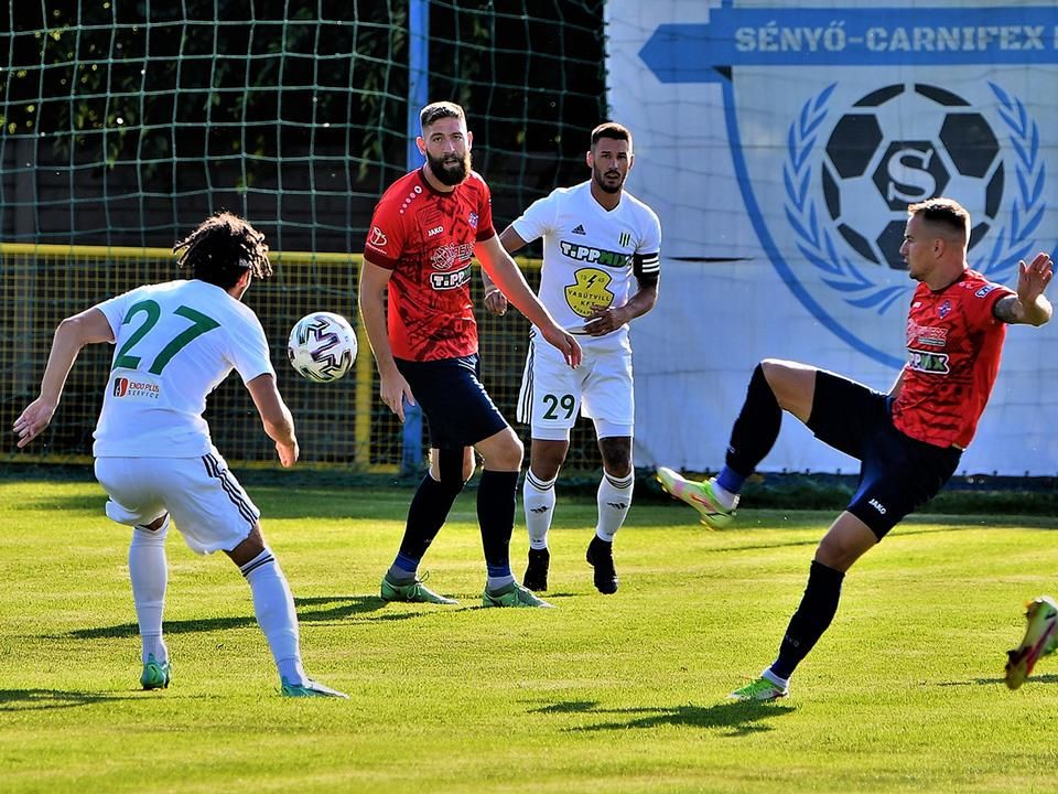 A piros mezes nyíregyháziak első hazai meccsüket játsszák Sényőn