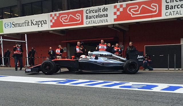 Button napja máris jobb, mint az előző – a tökéletestől azonban még messze van a McLarennel