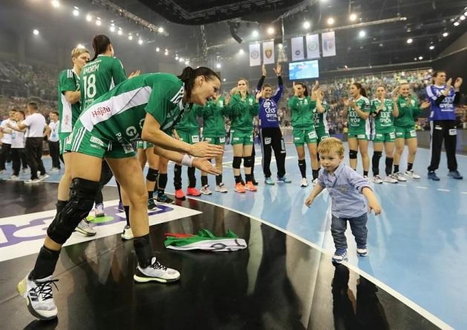 Her son was also in the Sports Arena when celebrating the 2017 Champions League success (Photo: Nemzeti Sport)