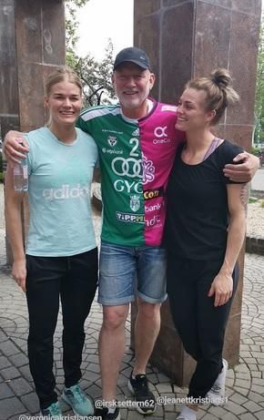 Henning Kristiansen kettéosztott pólóban
szurkolt a két lányának az elődöntőben
