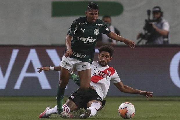 A Palmeiras szélsője, Rony (balra) öt gólt lőtt már a kupasorozat mostani idényében (Fotó: AFP)