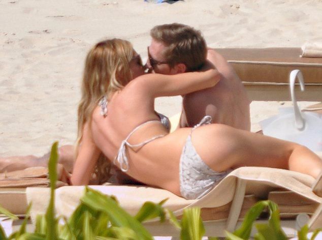 Peter és Abbey Crouch dubai nyaralására semmi nem vethet árnyékot (Fotók: dailymail.co.uk)