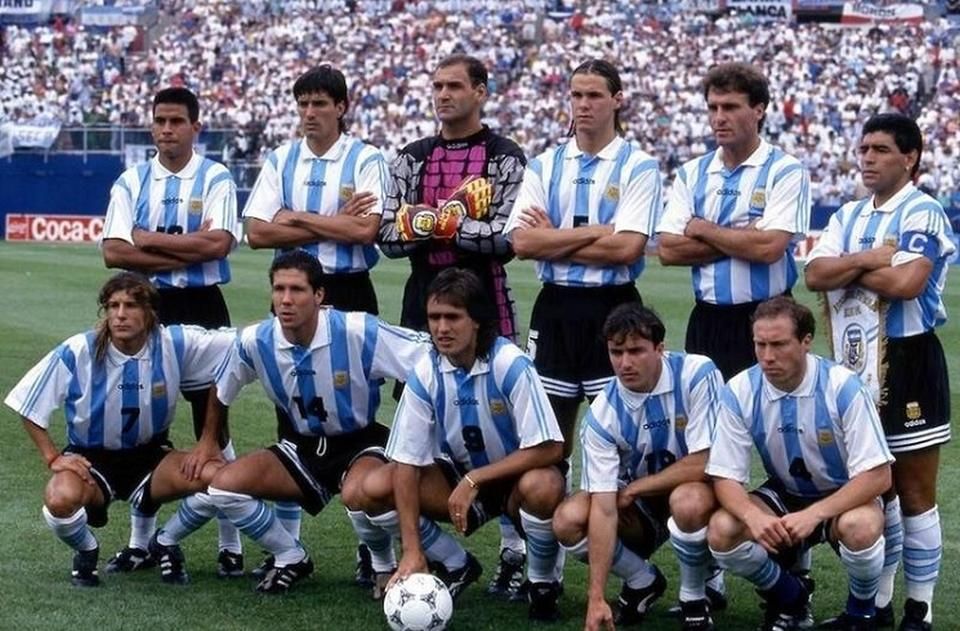 Az 1994-es argentin csapat, még szabadon. A guggoló sorban balra Caniggia és Simeone mellett Batistuta, fölöttük 5-ös mezben Redondo (Mundo Albiceleste)