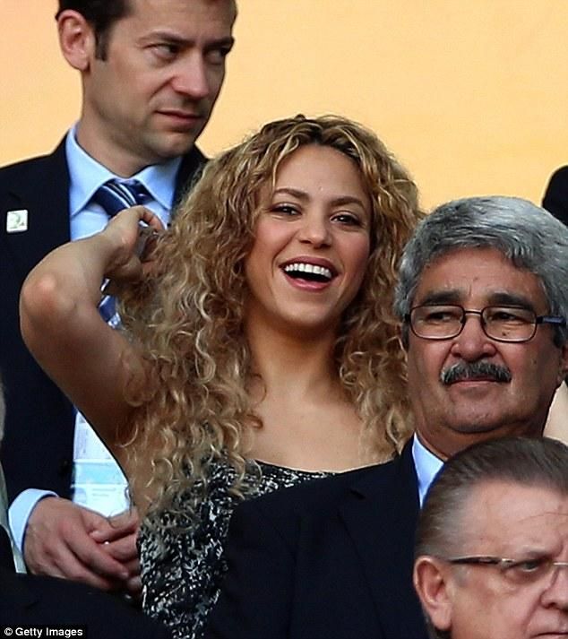 Shakira szurkol (forrás: Daily Mail)